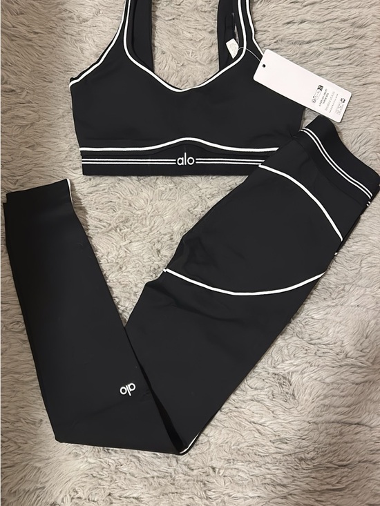 ALO Yoga Other - ALO Yoga Black Sports Bra and Leggings with White Piping